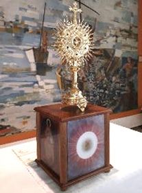 Tron do wystawienia Najświętszego Sakramentu (drewno; podświetlany; motywy wymienialne)