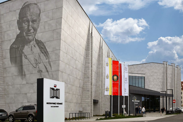 Pueri-Ecce Homo - Bilboardy; flagi; banery.